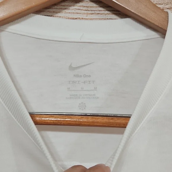 NWT Nike Traing Dri-FIT White Long Sleeve Tee Shirt Medium - Picture 5 of 8